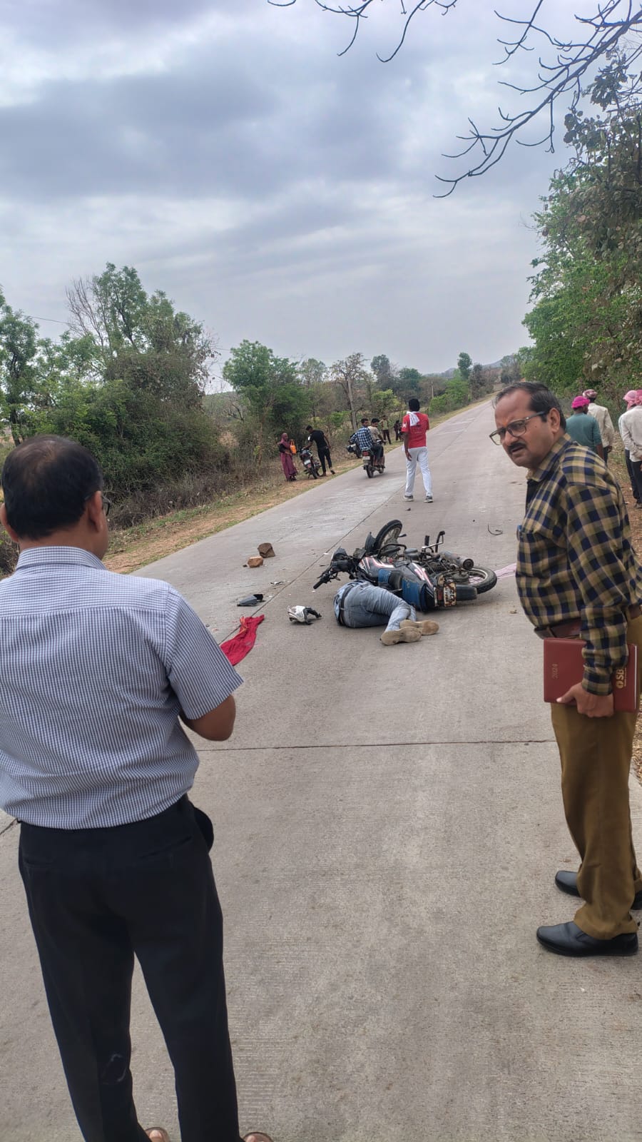 अज्ञात वाहन की टक्कर से मोटरसाइकिल चालक की हुई दर्दनाक मौत पुलिस जुटी जांच में