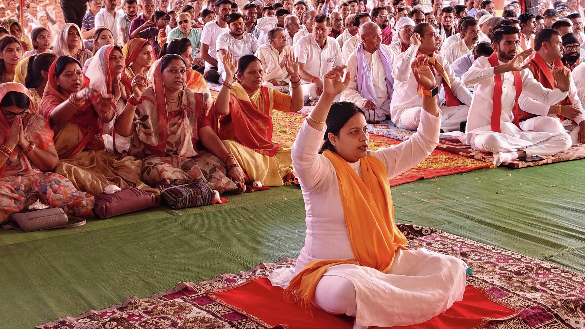 सहजपुर में गूंजा 'माँ' का जयकारा: 24 घंटे के अखंड श्री दुर्गा चालीसा पाठ से वातावरण हुआ भक्तिमय