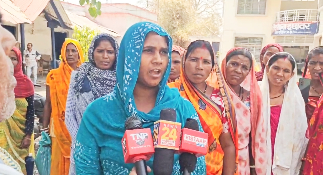 सीहोर: शराबियों और सटोरियों का आतंक, नादान गांव की महिलाओं ने भरी हुंकार, घेरा प्रशासनिक कार्यालय