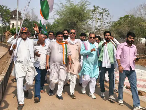 पन्ना में सियासी उबाल: कांग्रेस नेता भरत मिलन पांडे पर FIR के विरोध में सड़कों पर उतरे कार्यकर्ता, 'राजनीतिक प्रतिशोध' का लगाया आरोप