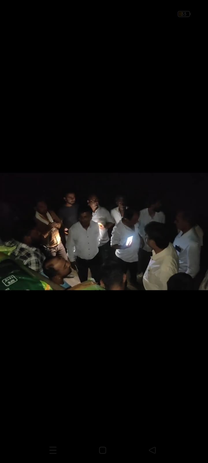 पंप के पीछे अंधेरे में खाली हो रहा था ट्राला, किसान पहुंचे तो मचा हड़कंप; कृषि विभाग 3 घंटे थाने में बैठा रहा, FIR बिना लौटे अफसर