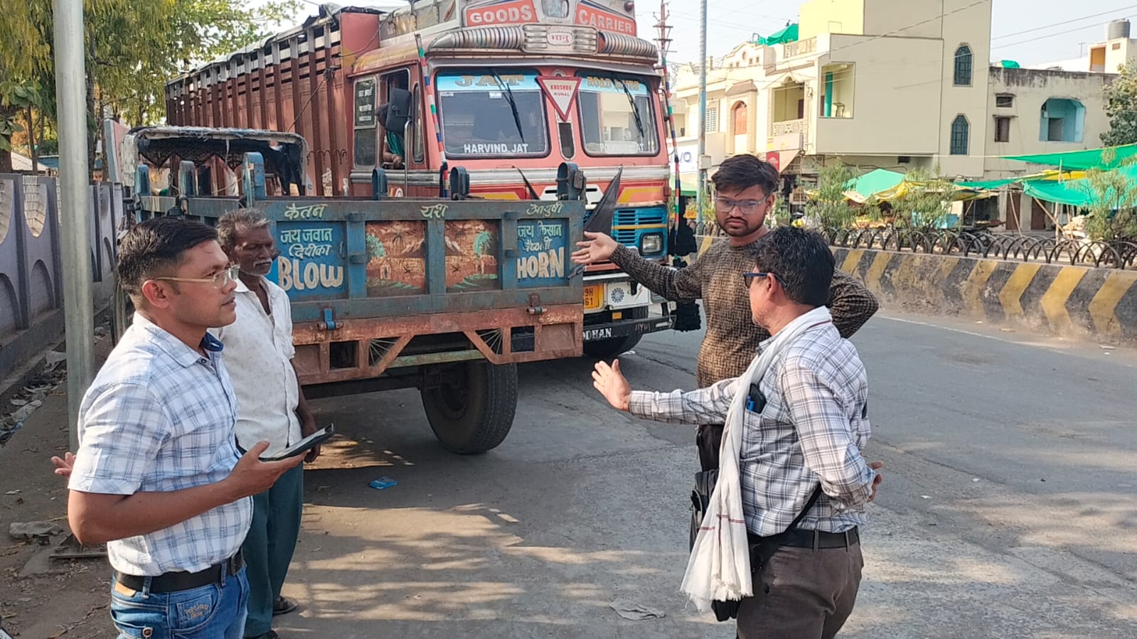 पंप के पीछे अंधेरे में खाली हो रहा था ट्राला, किसान पहुंचे तो मचा हड़कंप; कृषि विभाग 3 घंटे थाने में बैठा रहा, FIR बिना लौटे अफसर