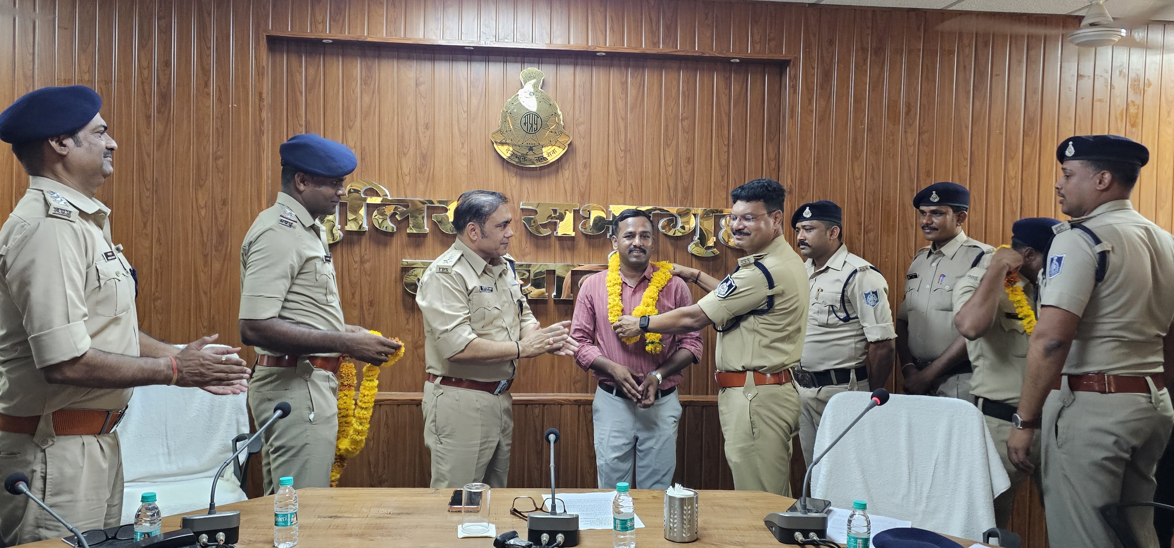 ग्राम पिछोड़ी में हुए चर्चित हत्याकांड का पुलिस ने किया खुलासा। पैसों के विवाद में एक बेटे ने अपने ही पिता के सिर पर गोली मारकर की हत्या ।