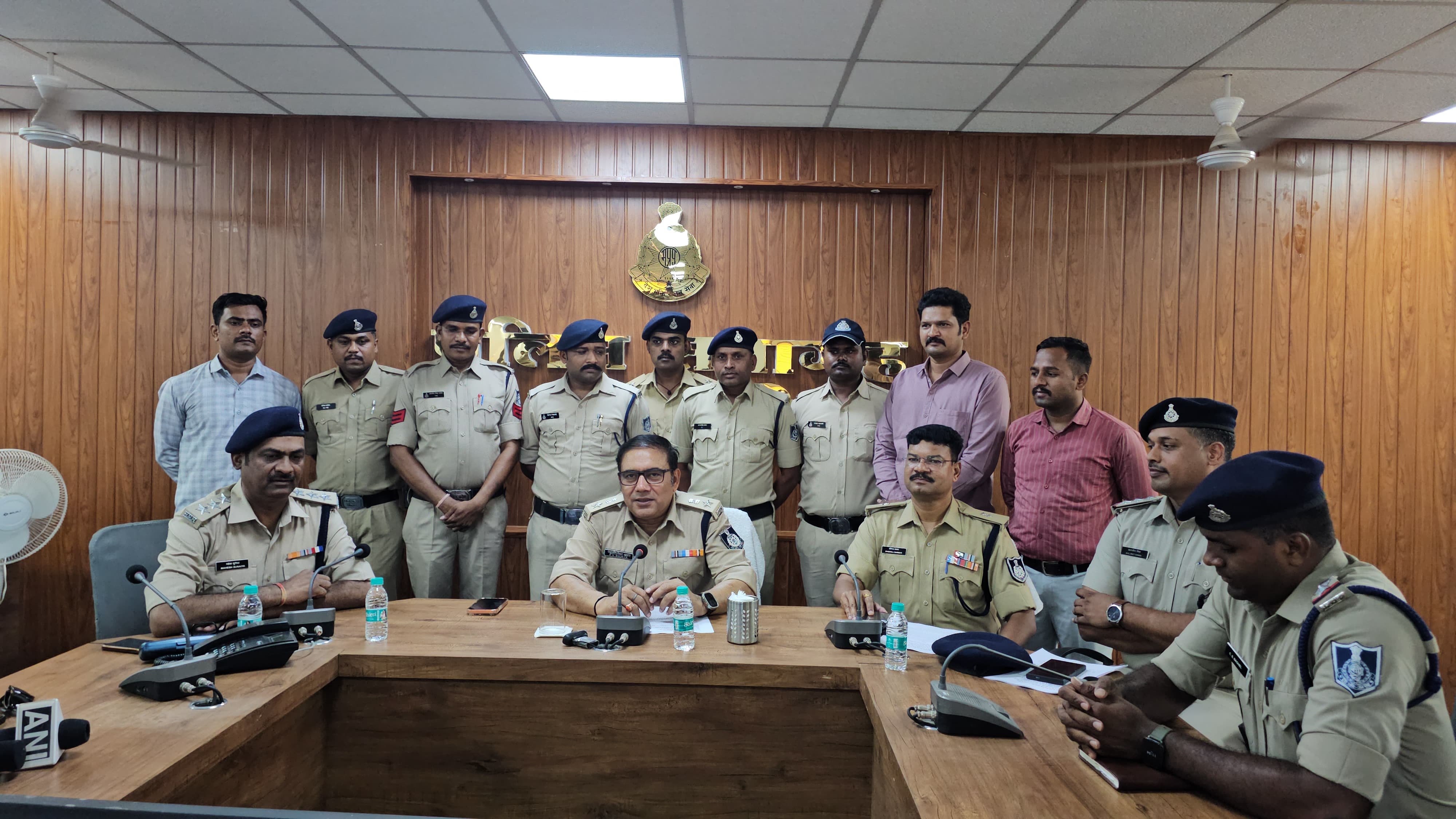 ग्राम पिछोड़ी में हुए चर्चित हत्याकांड का पुलिस ने किया खुलासा। पैसों के विवाद में एक बेटे ने अपने ही पिता के सिर पर गोली मारकर की हत्या ।