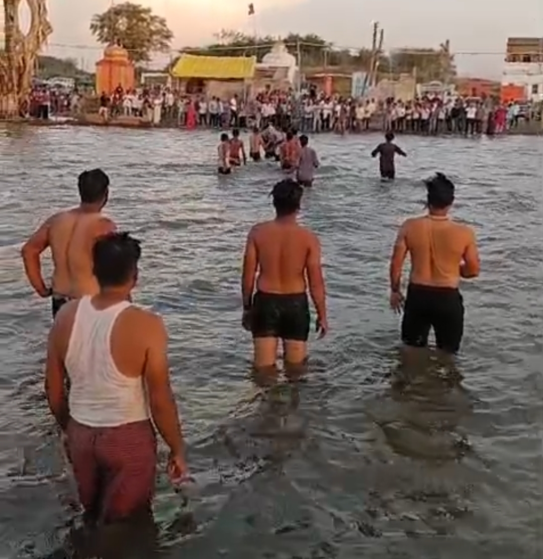 राजघाट में नर्मदा नदी में डूबा 16 वर्षीय किशोर: दत्त मंदिर के पास स्नान कर रहा था; दोस्तों के सामने गहरे पानी में समाया