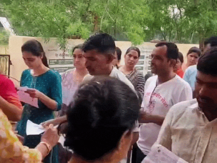 प्रतियोगी परीक्षा में सुरक्षा कड़ी 15 जिलों में 844 केंद्र पे कड़ी चेकिंग के बाद एक घंटे पहले दी गई एंट्री
