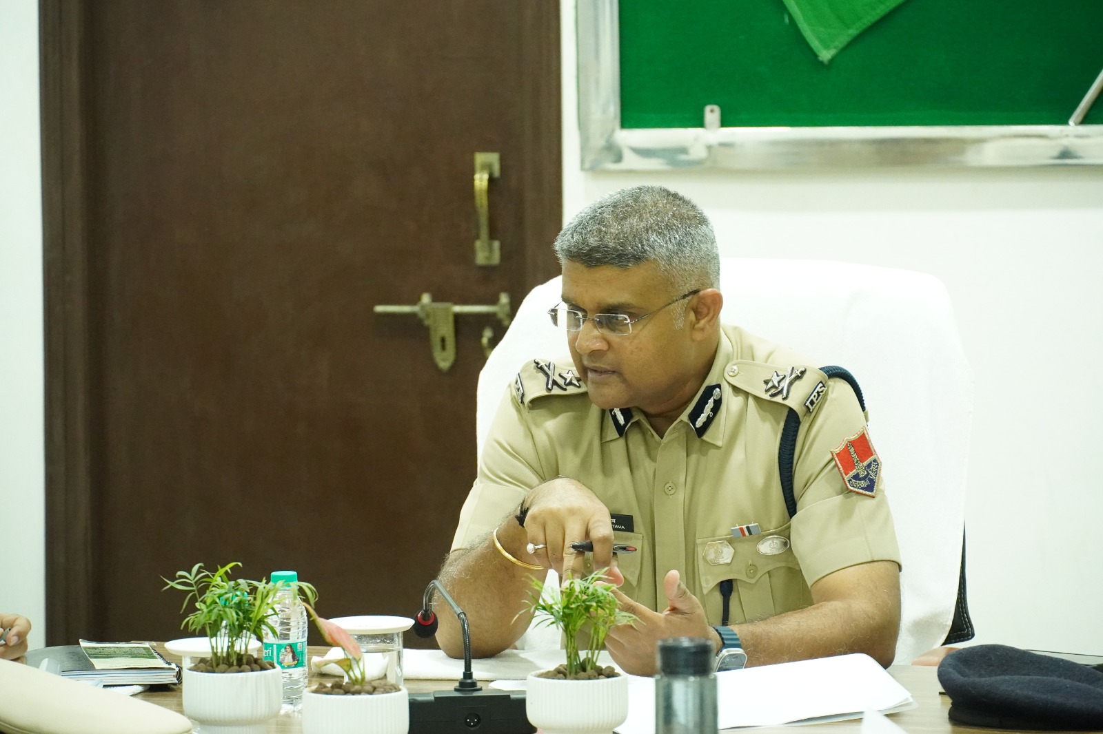 बांसवाड़ा पहुंचे उदयपुर रेंज आईजी, अपराधों पर नियत्रण के दिए निर्देश 