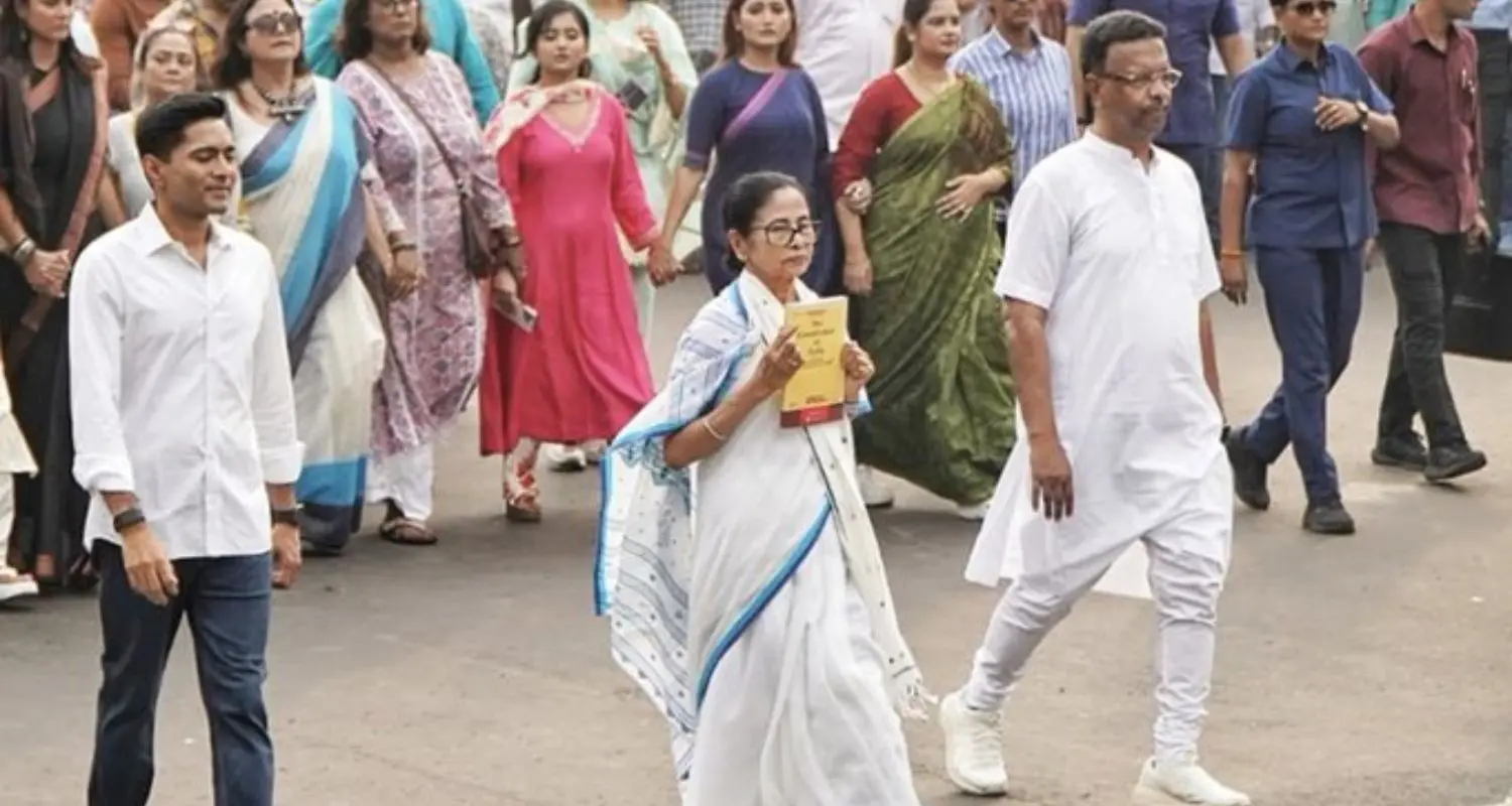 ইদের মঞ্চে মমতার হুঙ্কার— ‘লড়াই চলবে’, ভোটার তালিকা ইস্যুতে কেন্দ্রকে নিশানা !
