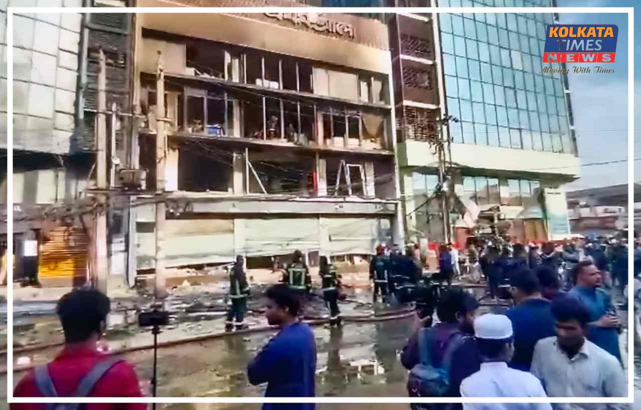 হাদি হত্যাচেষ্টার জেরে উত্তাল বাংলাদেশ: ঢাকায় বিক্ষোভকারীদের হামলা–আগুন, প্রথম আলো ও ডেইলি স্টার কার্যালয় বিধ্বস্ত !