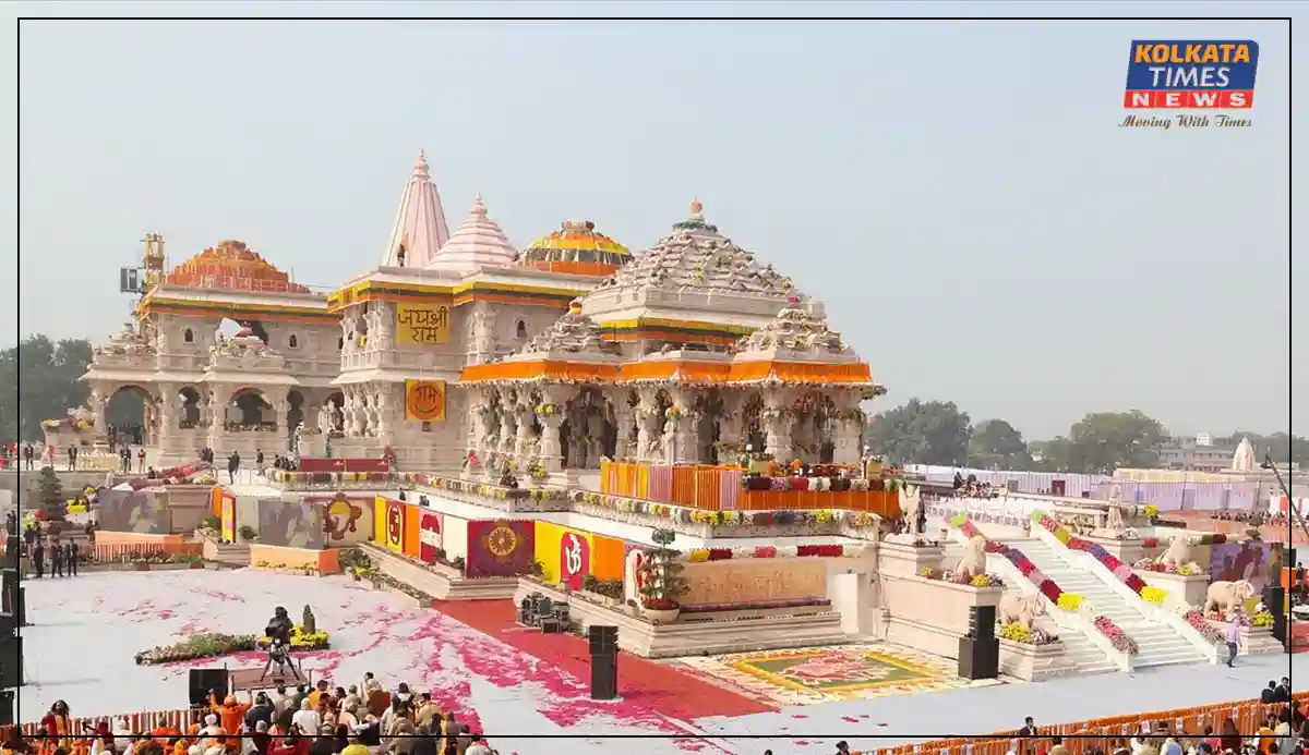 অযোধ্যায় রামমন্দিরের শিখরে বিশেষ গেরুয়া পতাকা উত্তোলন, মোদীর হাত ধরে সম্পূর্ণতার ঘোষণা !