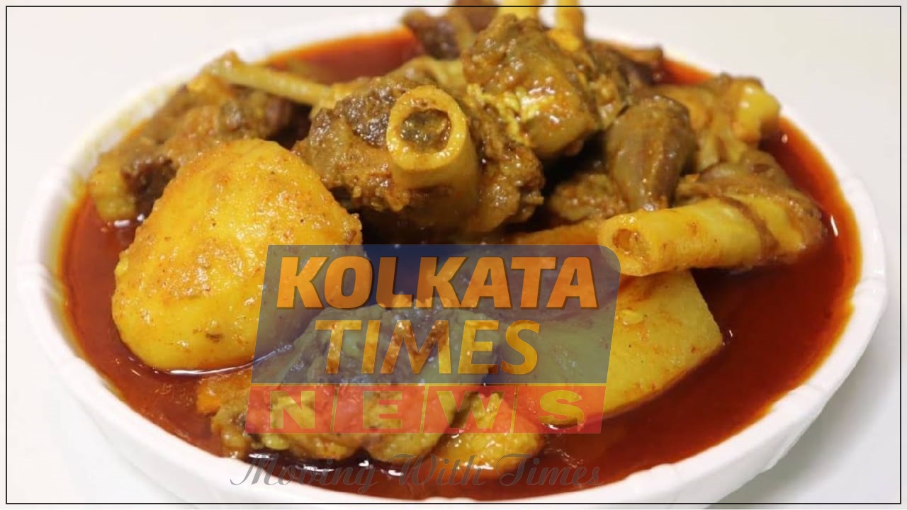 রবিবারের দুপুরে ধোঁয়া ওঠা ভাতের সাথে পাঁঠার মাংস ঝোল আহা অমৃত !