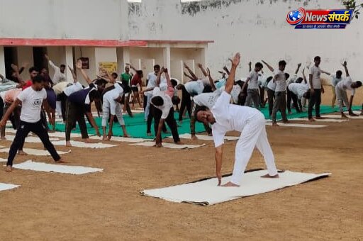 माइग्रेन के दर्द से योग का सफर शुरू, 24 वर्षों से दे रहे निरोगी जीवन का संदेश