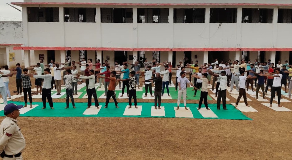 माइग्रेन के दर्द से योग का सफर शुरू, 24 वर्षों से दे रहे निरोगी जीवन का संदेश