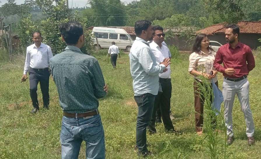 जशपुर में ट्रेनी डिप्टी कलेक्टर्स ने सेव नाशपाती की बागवानी से प्रभावित हुए