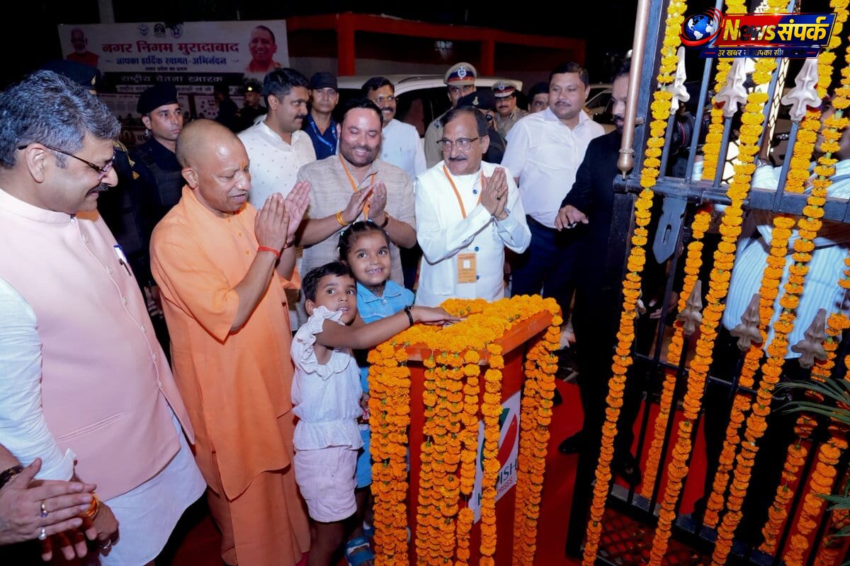 बेटियों का सम्मान, नए उत्तर प्रदेश की पहचान! मुख्यमंत्री योगीआदित्यनाथ ने आज जनपद मुरादाबाद में 'श्री राम वाटिका' का लोकार्पण दो नन्हीं बच्च