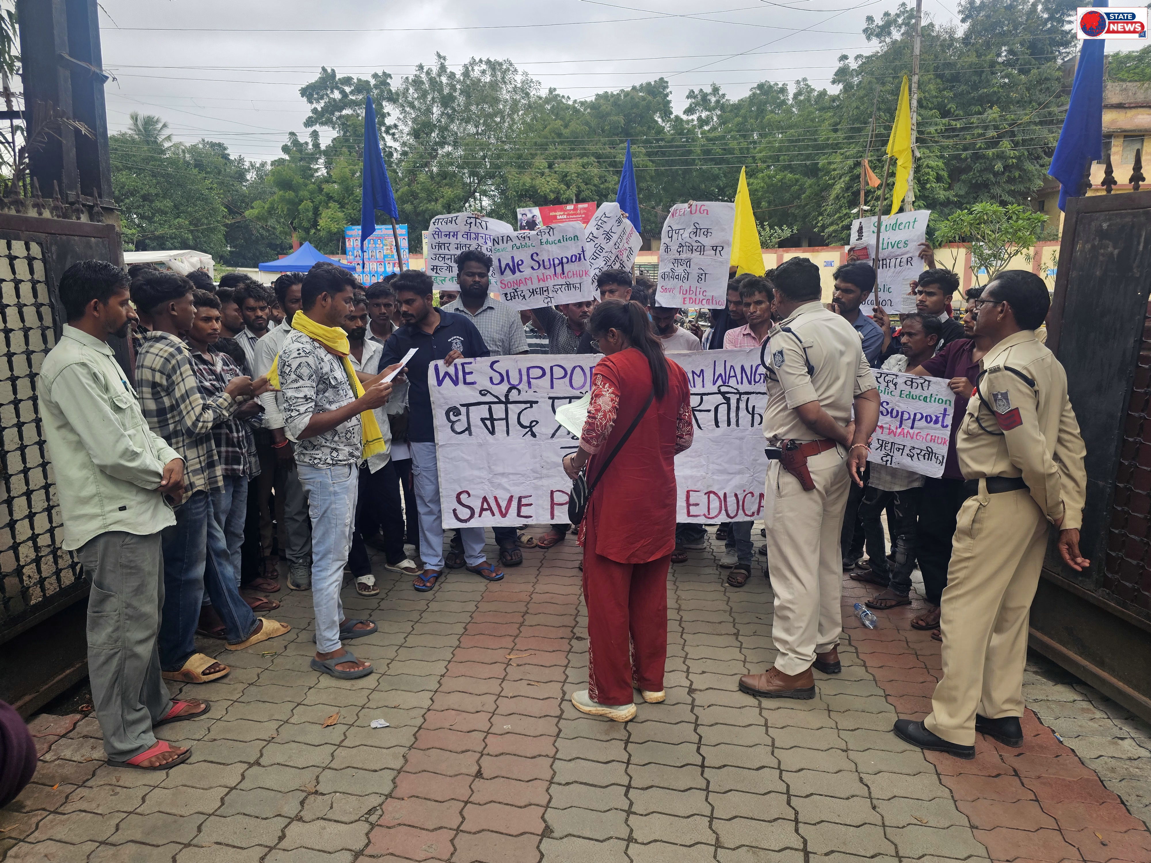 शिक्षा मंत्री धर्मेंद्र प्रधान के इस्तीफा एवं छात्रों के साथ बर्ताव के खिलाफ दिया ज्ञापन 