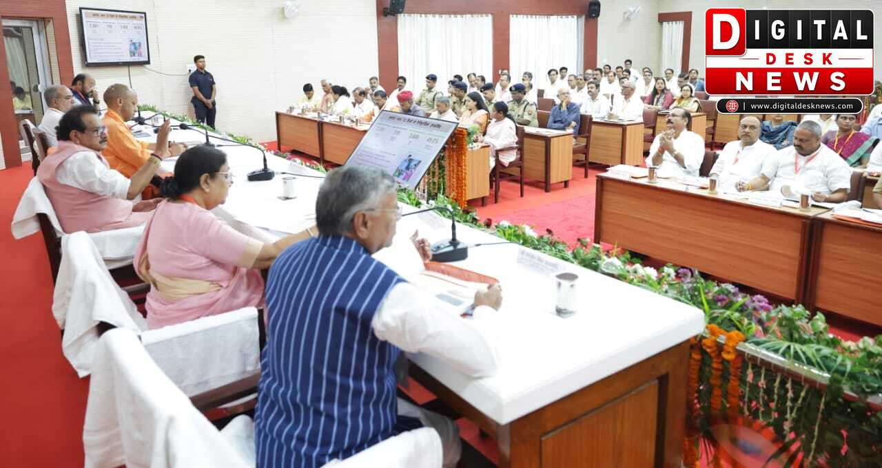जनपद आगरा में मुख्यमंत्री योगी आदित्यनाथ की समीक्षा बैठक