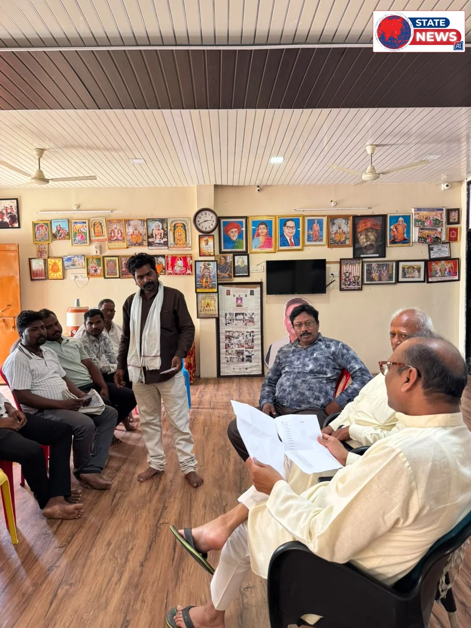 चमत्कारिक हनुमान मंदिर के दुकानदारों का दर्द | 15 साल से दुकान कर रहे लोगों को बेदखल, बोले- "आजिविका बचाओ"*