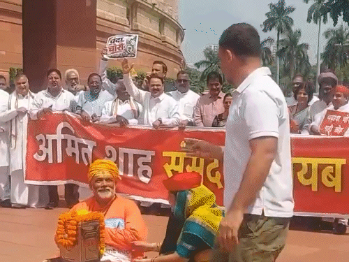 पप्पू यादव बने पुजारी, राहुल का चंदा; राम मंदिर चोरी पर हंगामा, मंत्री पर नोटिस