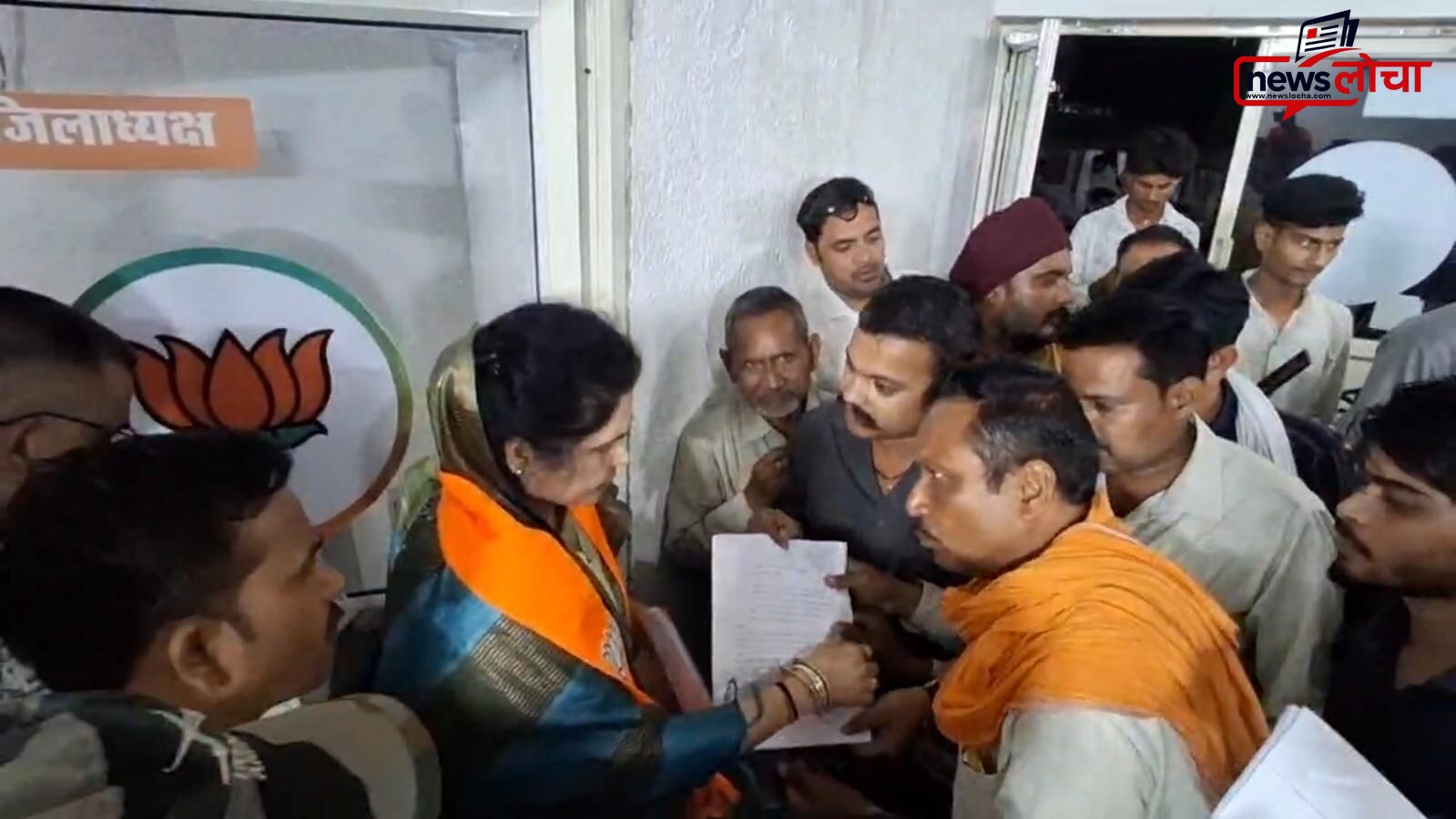 टीकमगढ़ में पत्रकार से मारपीट-लूट मामले के आरोपी गिरफ्त से बाहर