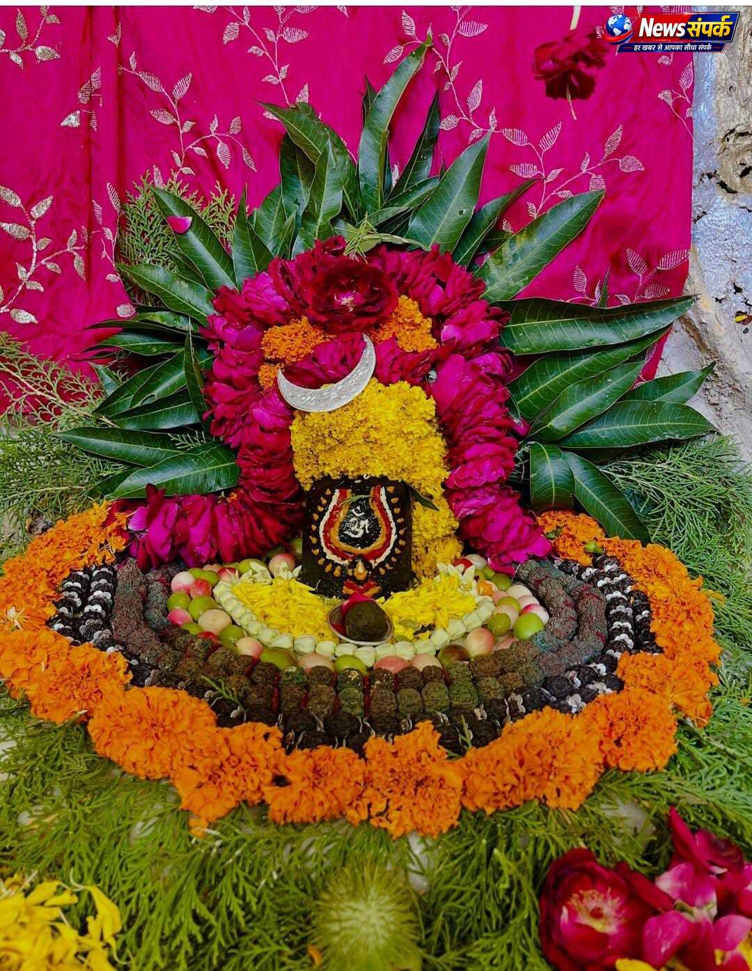 सावन के तीसरे सोमवार पर बड़े वाले महादेव मंदिर में उमड़ा आस्था का सैलाब