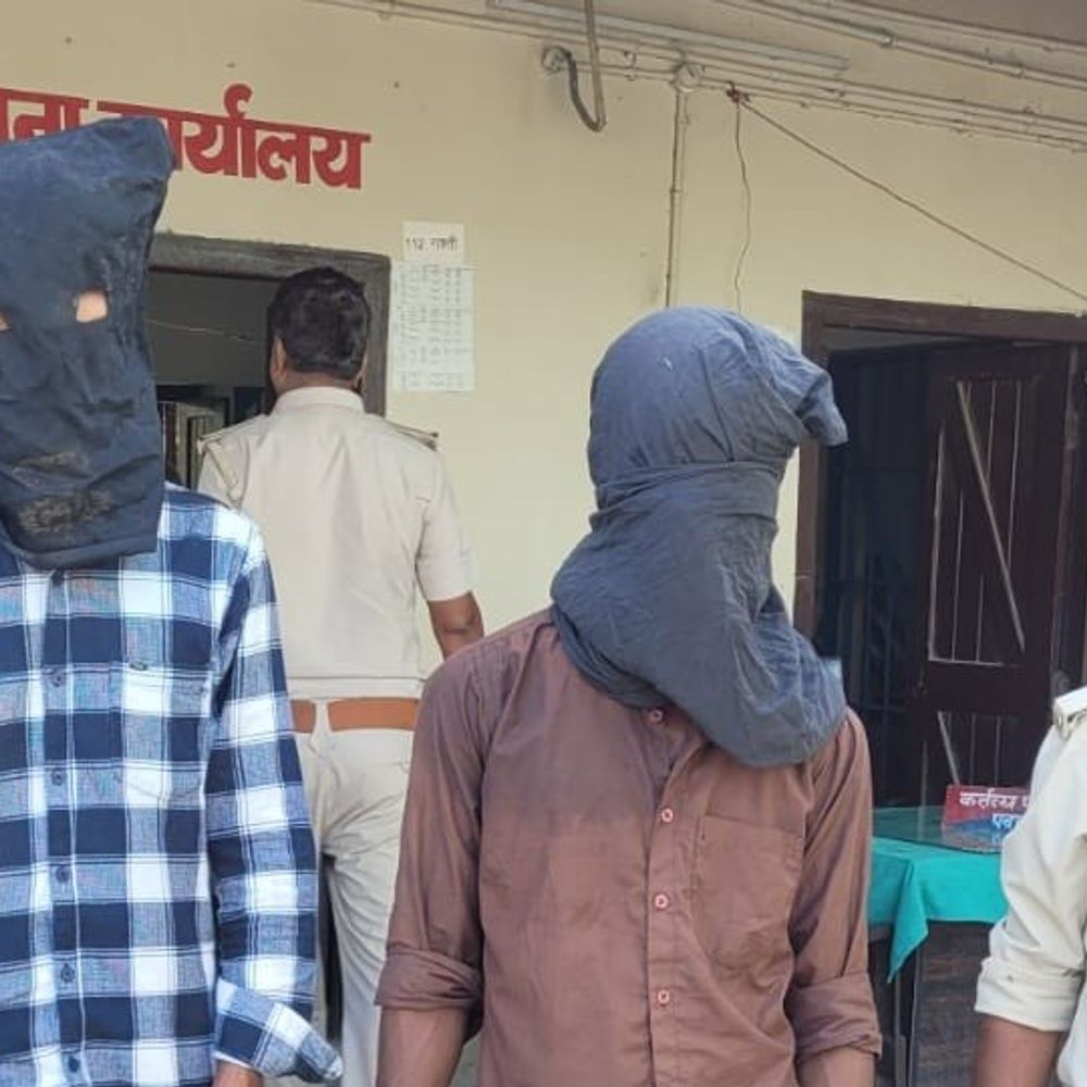 मधुबनी में 9वीं कक्षा की एक छात्रा का अपहरण कर गैंगरेप किया गया, जिसमें दो आरोपियों को गिरफ्तार किया गया है। खेत से अगवा करने के बाद पंचायत ने पीड़िता के सम्मान की कीमत 1.50 लाख रुपये तय की।