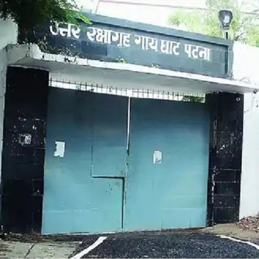 गाय घाट महिला रिमांड होम में नाबालिग बच्चियों से बलात्कार के मामले में तत्कालीन सुपरिटेंडेंट वंदना गुप्ता को सुप्रीम कोर्ट से राहत नहीं मिली है और उन्हें 4 हफ़्ते में जेल जाना होगा।