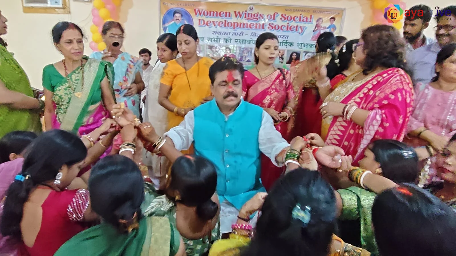 मेयर-पूर्व डिप्टी मेयर की कलाई पर सजी सैकड़ों राखियां, महिलाओं ने बांधी राखी