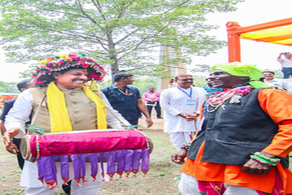 मध्य प्रदेश: जनजातीय परिवारों को सशक्त बनाने के लिए तीन लाख 'आदि कर्मयोगियों' का समर्पित संवर्ग