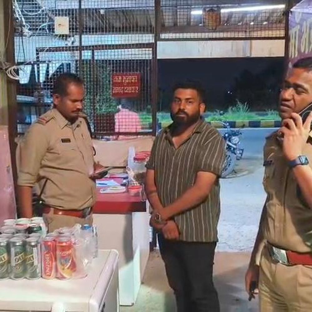 रतलाम में पुलिस का अचानक छापा: खुले में शराब परोसते 5 ढाबों पर कार्रवाई