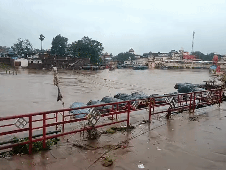 चित्रकूट में मंदाकिनी नदी उफान पर, रामघाट डूबा, बाढ़ का खतरा बढ़ा