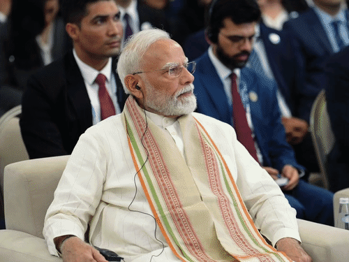 उज्बेकिस्तान में छात्रों से मिले मोदी: हिंदी में कविताएं सुनकर बोले- दिल को छू गईं भावनाएं
