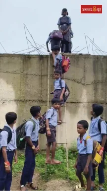 गरियाबंद में ‘मौत की सीढ़ी’ पर स्कूल का सफर!