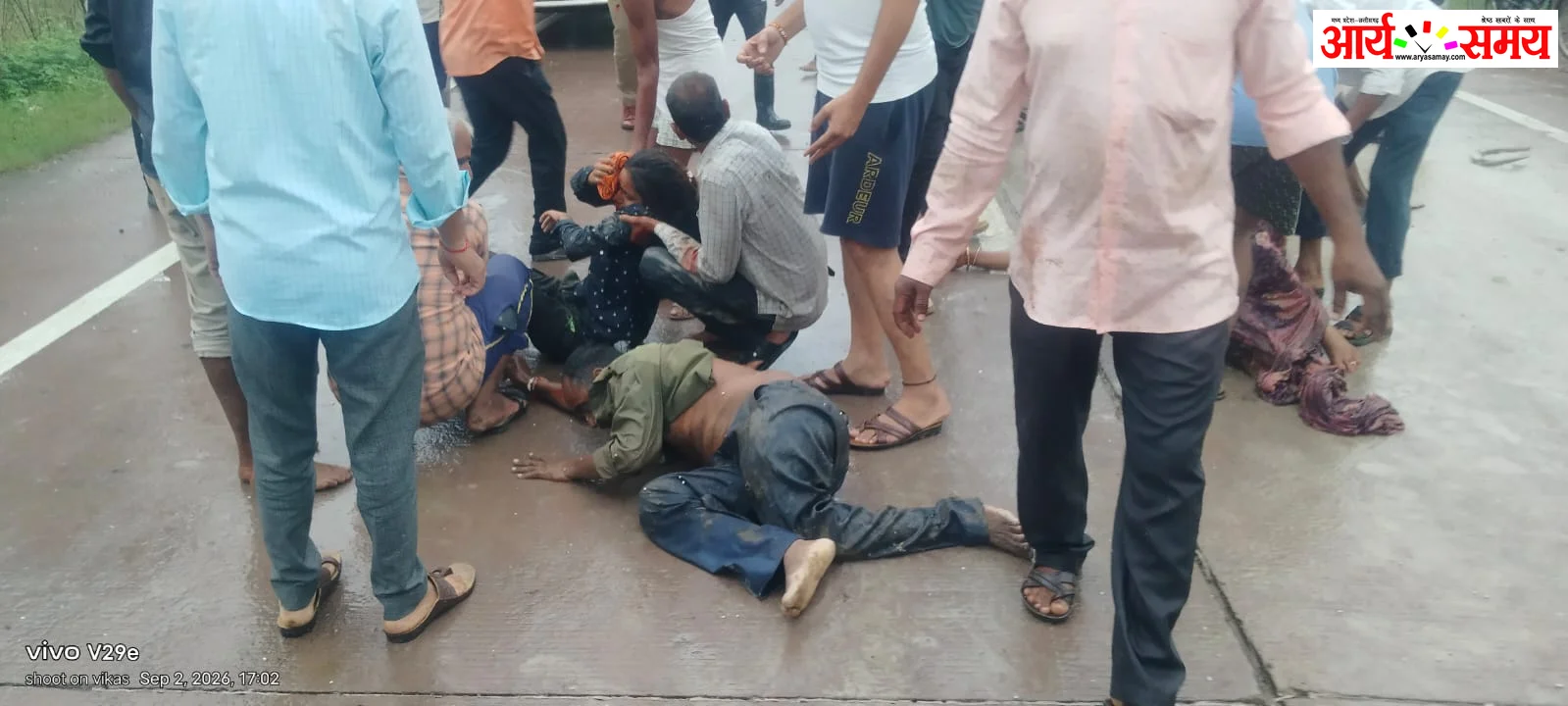 Rewa Breaking News: रीवा-सीधी मार्ग पर भीषण सड़क हादसा, बस और बल्कर में जोरदार भिड़ंत; 5 से 6 लोगों की मौत की खबर, कई घायल