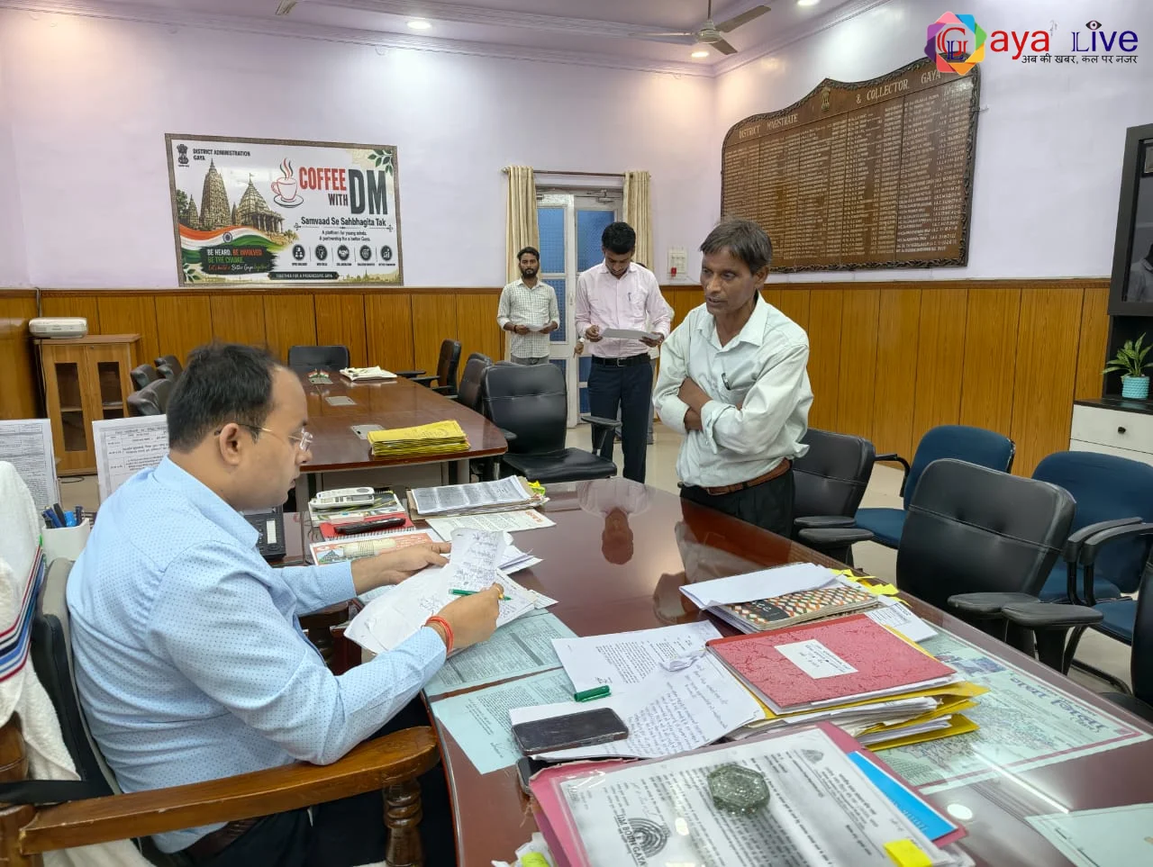 गया में जनता दरबार: डीएम शशांक शुभंकर ने सुनीं आमजन की समस्याएं, तत्काल निवारण के निर्देश