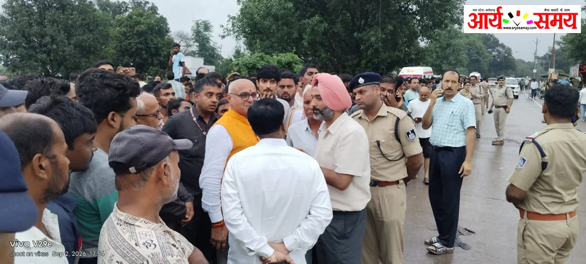 Rewa News: बदवार मोड़ के पास तेज रफ्तार बलकर से टकराकर पानी से भरे गड्ढे में जा पलटी यात्री बस, 5 की मौत, राहत एवं बचाव अभियान जारी 