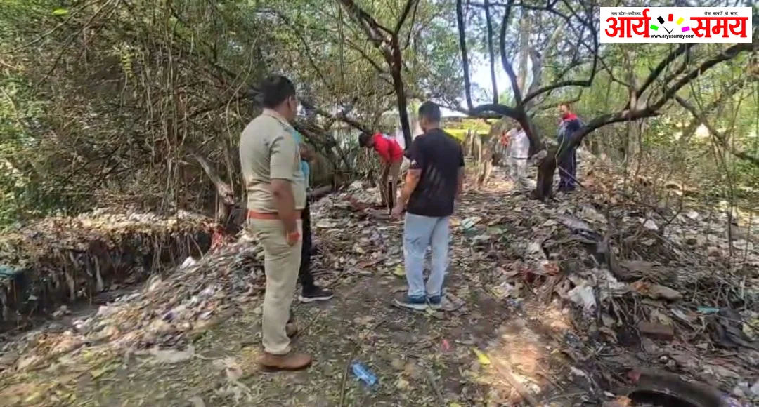 Jabalpur News: बापू नगर में अवैध कच्ची शराब के अड्डे पर रांझी पुलिस का धावा, 2500 लीटर लहान नष्ट; दो आरोपी गिरफ्तार