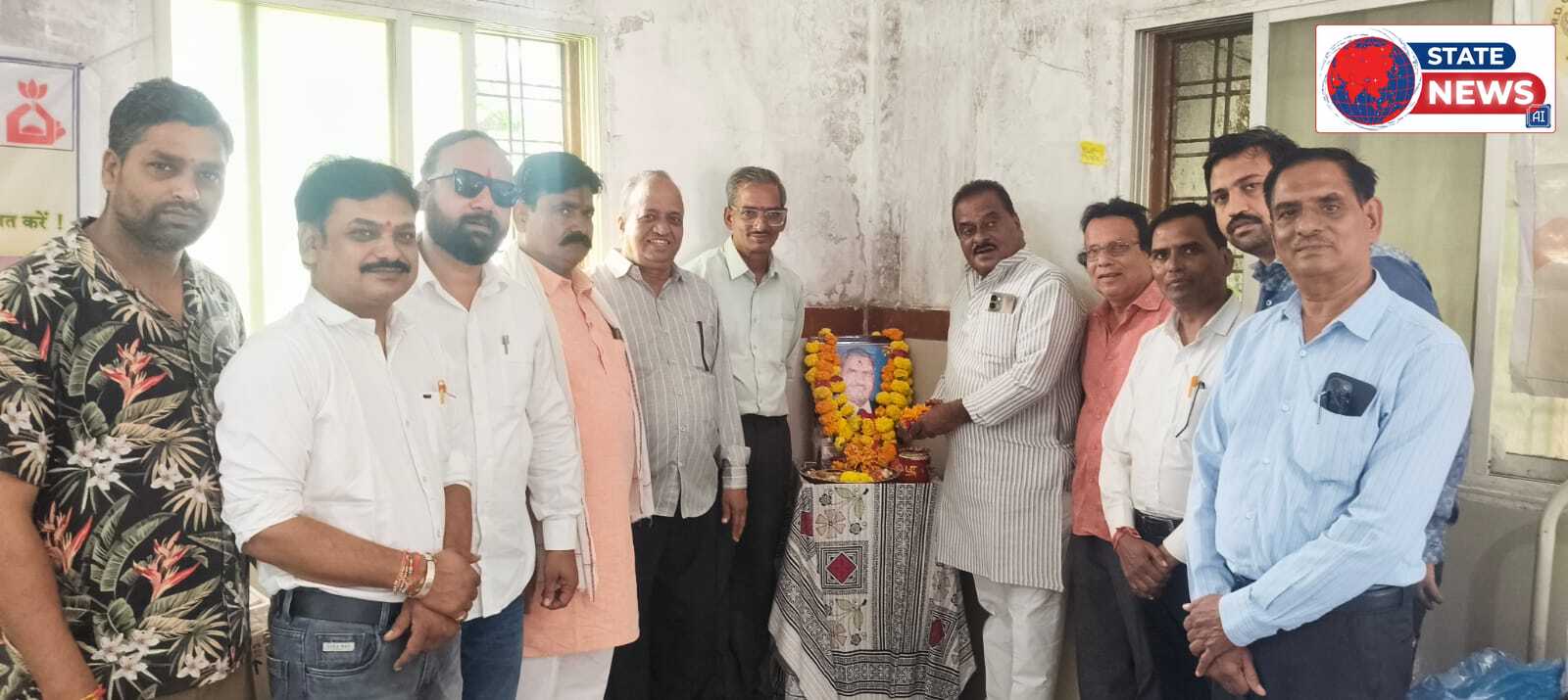 स्व. गजेंद्र सिंह निगम की पुण्यतिथि पर 40 यूनिट रक्तदान, मरीजों को फल-बिस्किट वितरित
