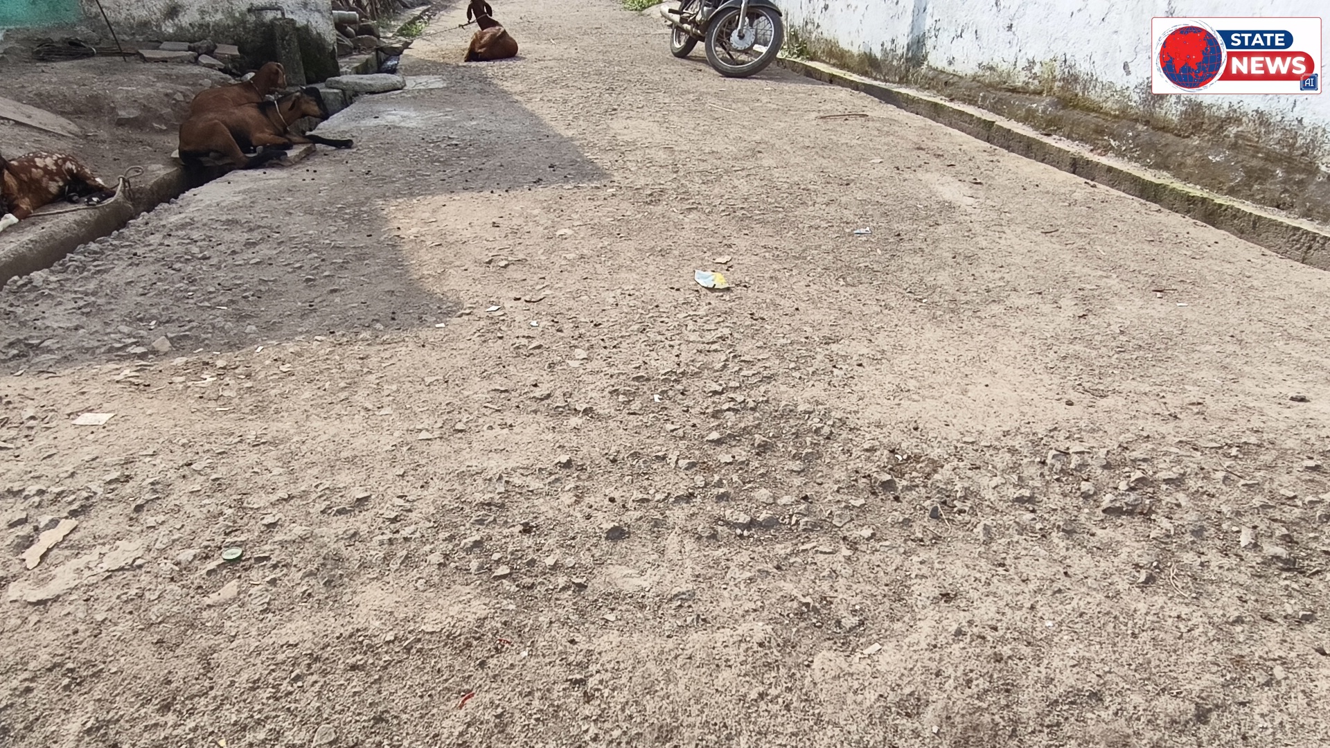 दो भवन नहीं बनाए गए और 4 से 6 महीने बाद एक ही सीसी रोड को दो बार बनाया जा रहा है इसकी शिकायत ग्रामीणों ने कलेक्टर महोदय से की।  81 हजार का न