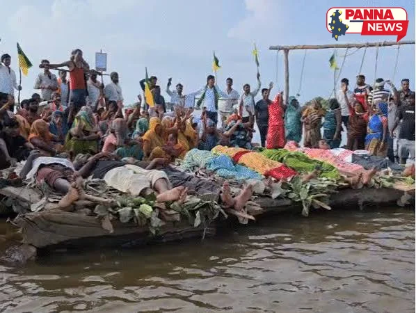 पन्ना में जल-सत्याग्रह: विस्थापितों का 'चिता आंदोलन' पांचवें दिन भी जारी, प्रशासन ने 1889 परिवारों को राहत राशि देने का किया दावा