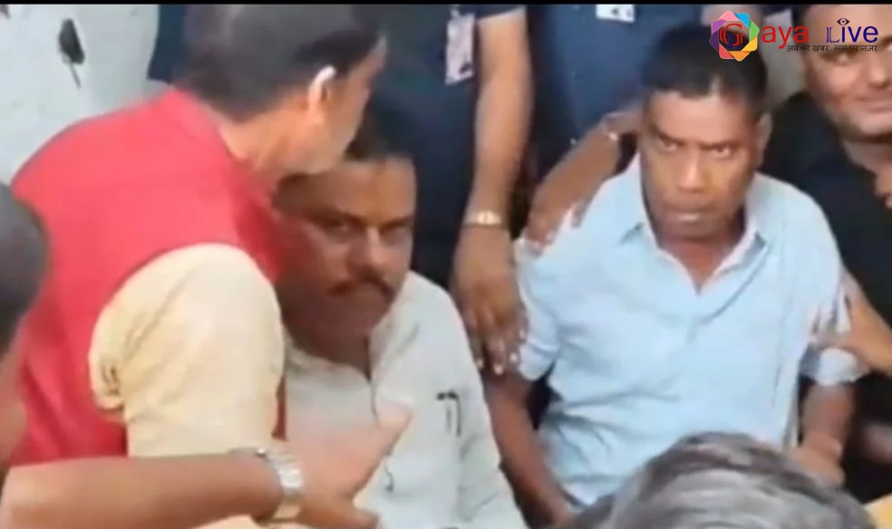 गया में मंत्री संजय कुमार के कार्यक्रम में माइक को लेकर हंगामा, वीडियो हुआ वायरल