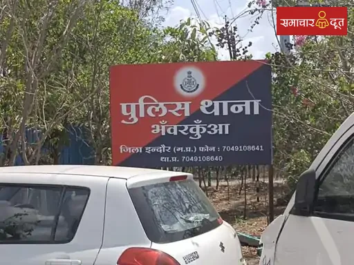 स्कूल ऑफ कॉमर्स में छात्र से मारपीट...सिर पर बोतल फोड़ी:मोबाइल तोड़ा, पुराने विवाद में किया हमला; पीड़ित ने सोने की चेन गुम होने का आरोप लगा