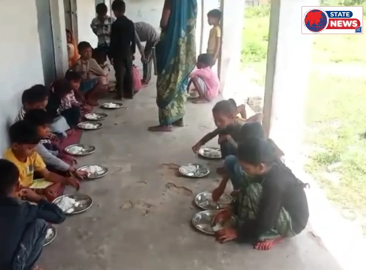 मध्यान्ह भोजन मे बच्चों को दिया जा रहा खाली दाल चावल हफ्तो नही मिलता मध्यान्ह भोजनदित्यपाल राजपूत टीकमगढ़ मामला पलेरा जनपद पंचायत के ग्र