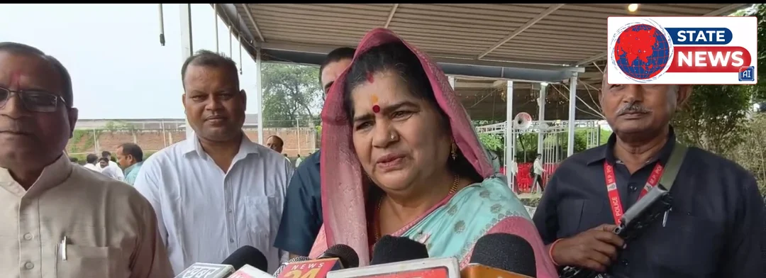 सेवा संकल्प कार्यक्रम में मंच से दूर रहीं इमरती देवी, बोलीं—“समय सबका बदलता है”  इमरती देवी के बयान के बाद सियासी चर्चाओं का दौर तेज  संवादद