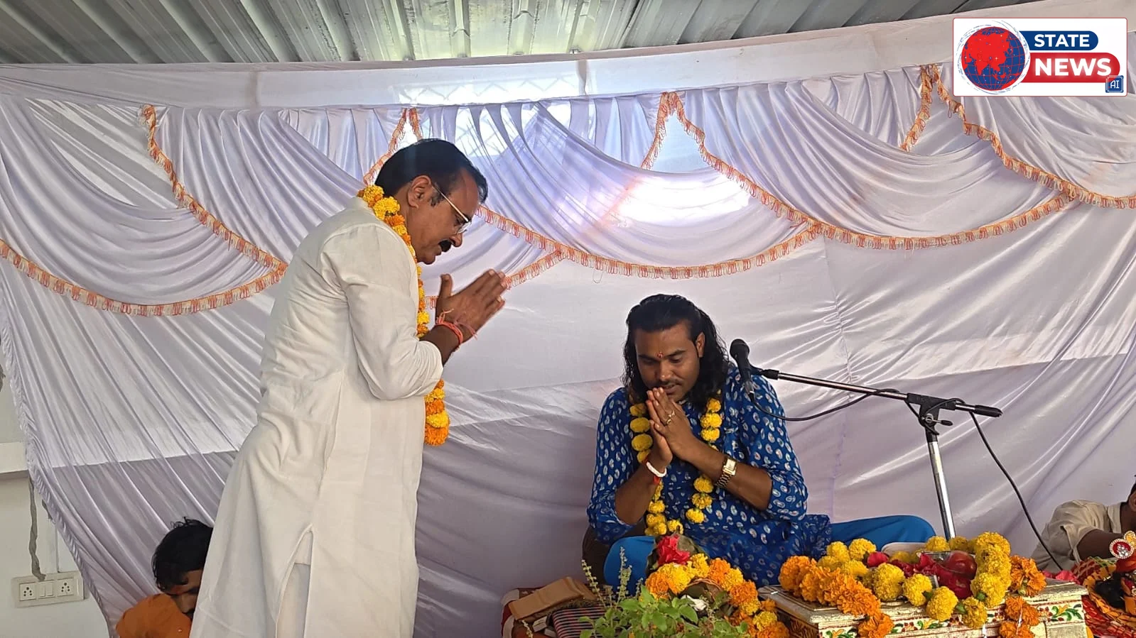मुंगावली: ग्राम रामपुरा में आयोजित श्रीमद् भागवत कथा में शामिल हुए विधायक बृजेंद्र सिंह यादव