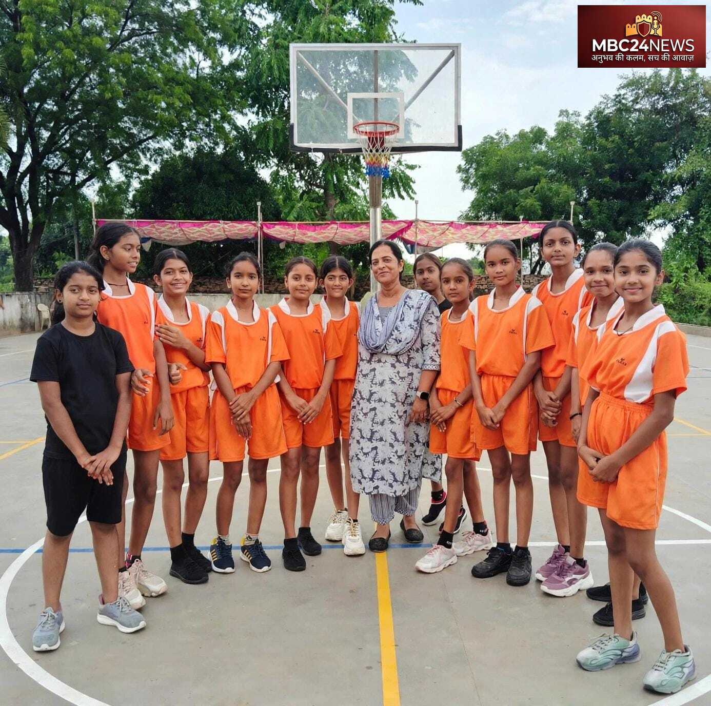 बरसात में भी नहीं डिगा हौसला! गुपड़ा स्कूल की बेटियों ने सेमीफाइनल में मारी एंट्री | 14-3 से जीत