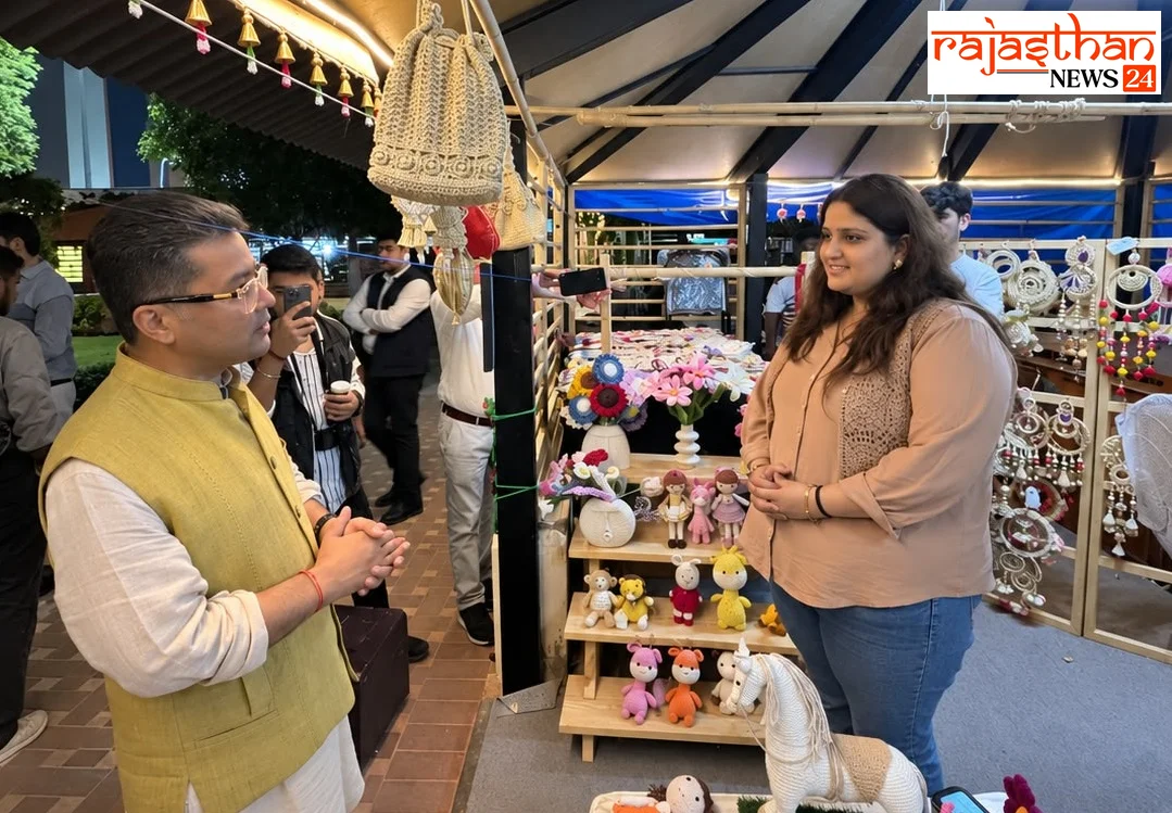 रंगौरी की गौरी पालीवाल के साथ वस्त्र मंत्रालय के राज्यमंत्री पबित्रा मार्गेरिटा