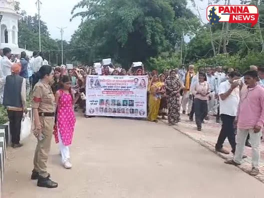 पन्ना में रसोइया बहनों का उग्र प्रदर्शन और अनिश्चितकालीन हड़ताल