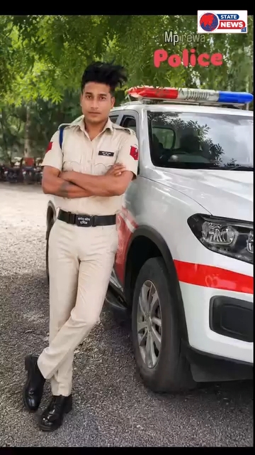 वर्दी में पुलिसकर्मी की रील वायरल