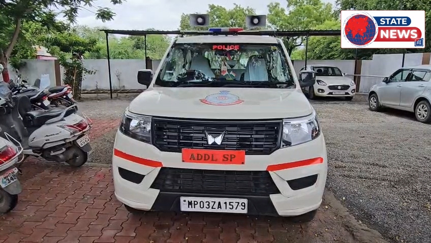 वर्दी में पुलिसकर्मी की रील वायरल